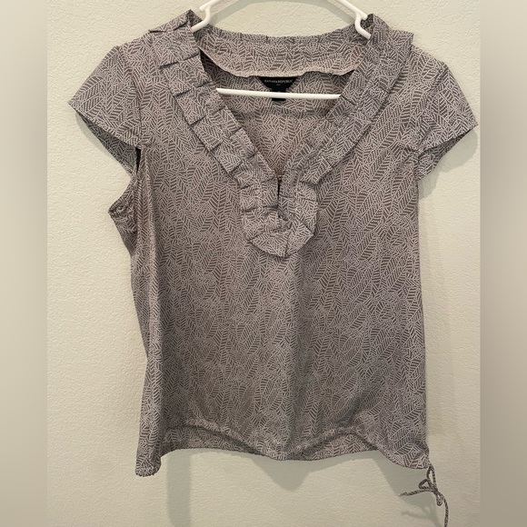 Banana Republic Tops - Banana Republic Women’s Medium Gray and White V-Neck Short Sleeve Top Blouse